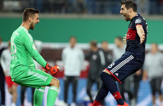 莱比锡RB客场逼平拜仁终结不败  