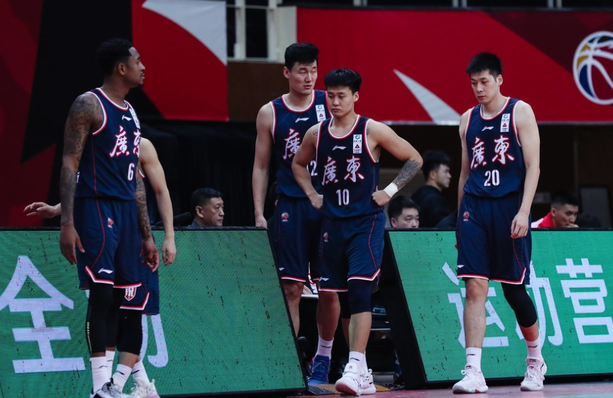  朗斯青年军崛起，连胜强队跻身前三甲  